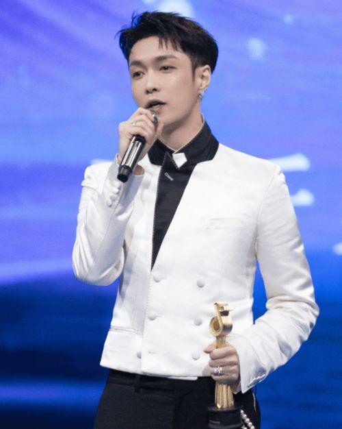 吃瓜娱乐张艺兴完整版,揭秘明星幕后生活  第2张